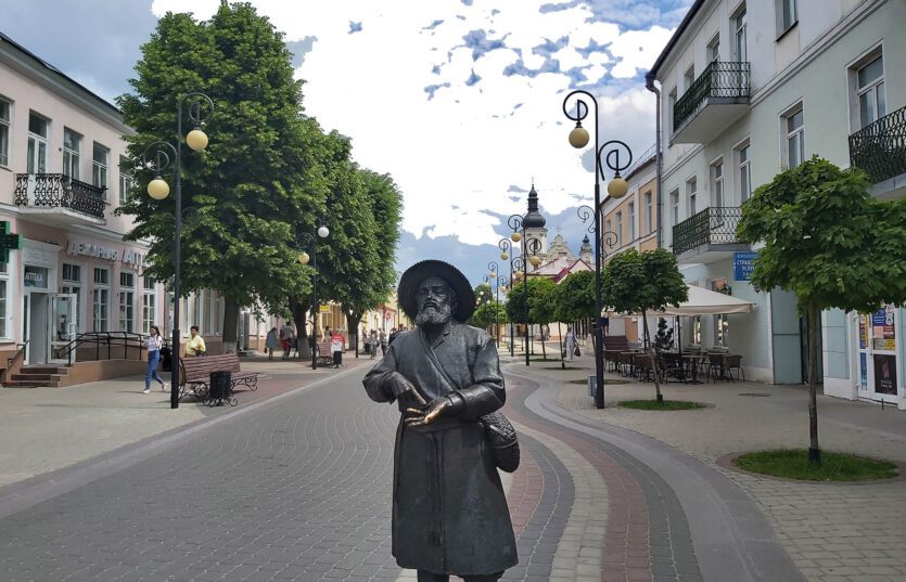 Экскурсия в Пинск Памятник полешуку