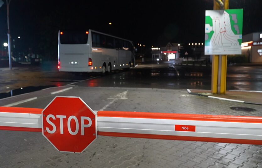 Автобус на границе